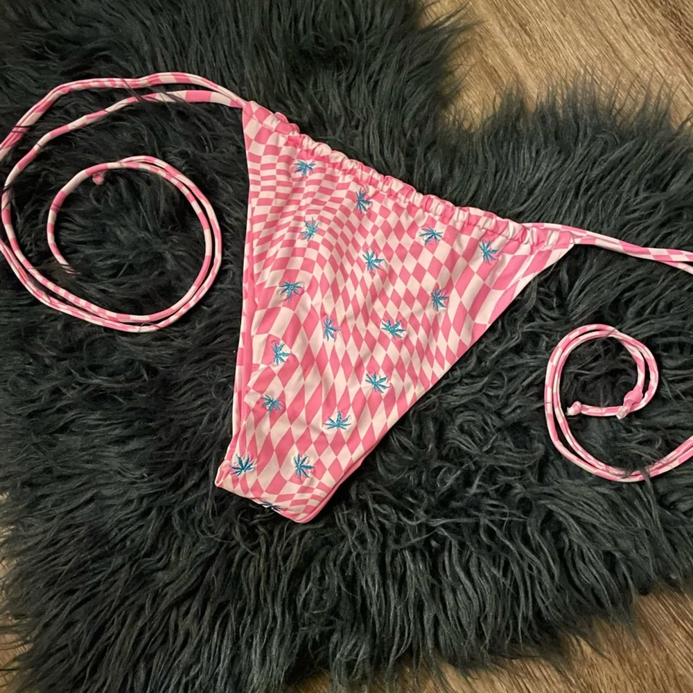 Frankie’s Bikinis NWOT Tia String Bikini Bottoms in Creative Pink Morrison Large